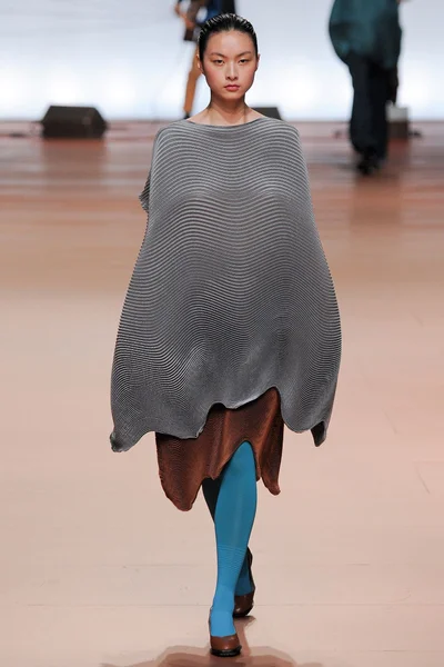 Look 30